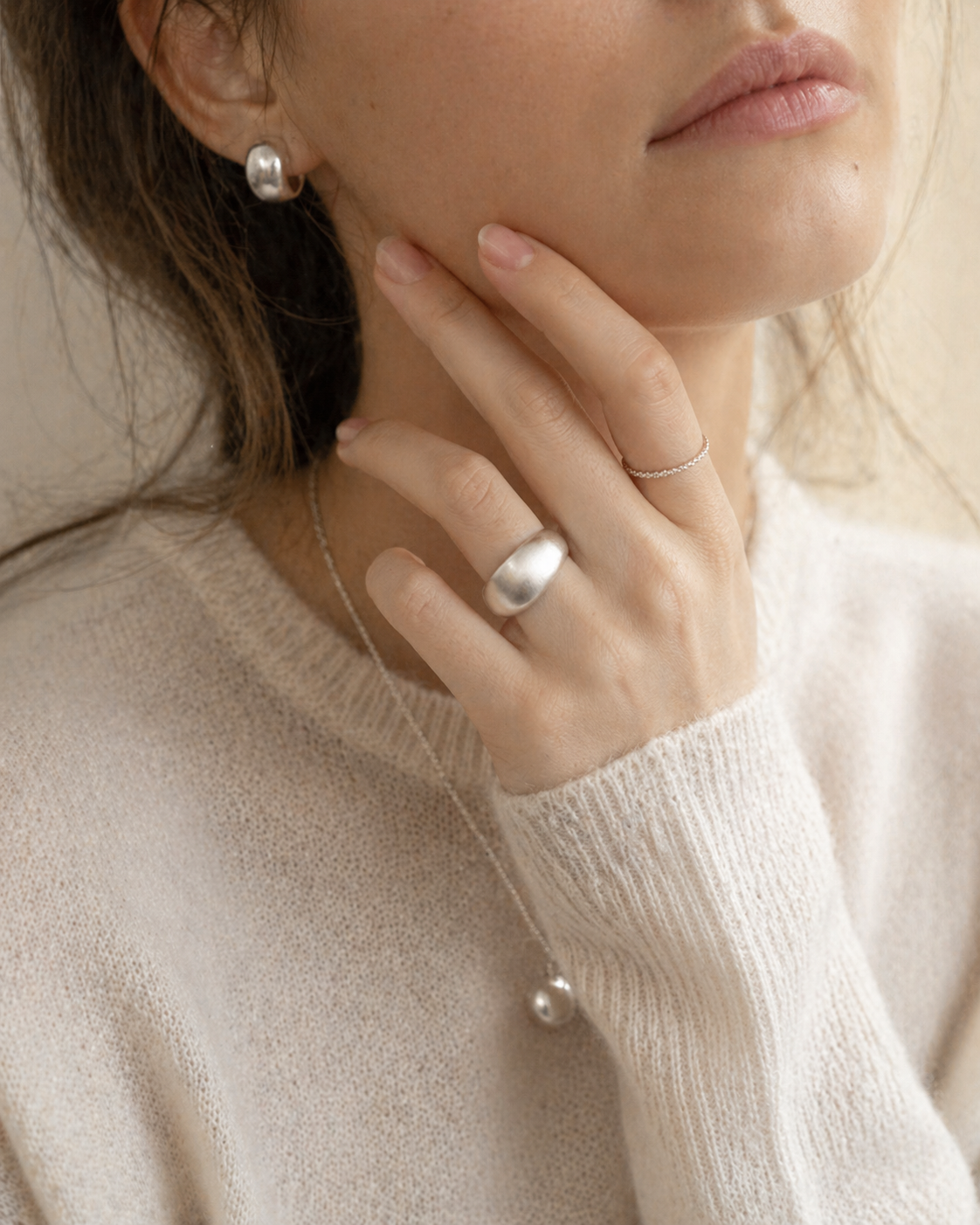 Minimalistisk børstet ring – elegant og tidløs design