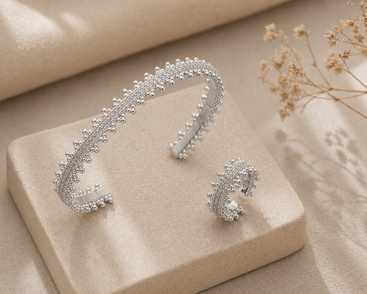 Minimalistisk smykkesett – armbånd og ring med zirkonia