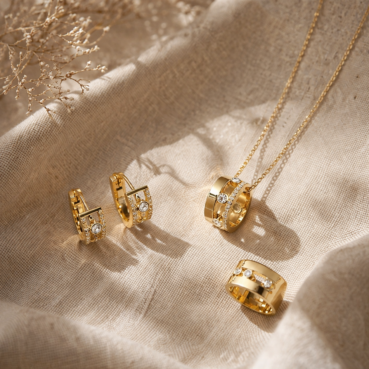 Elegant smykkesett med zirkonia – halskjede, øredobber og ring