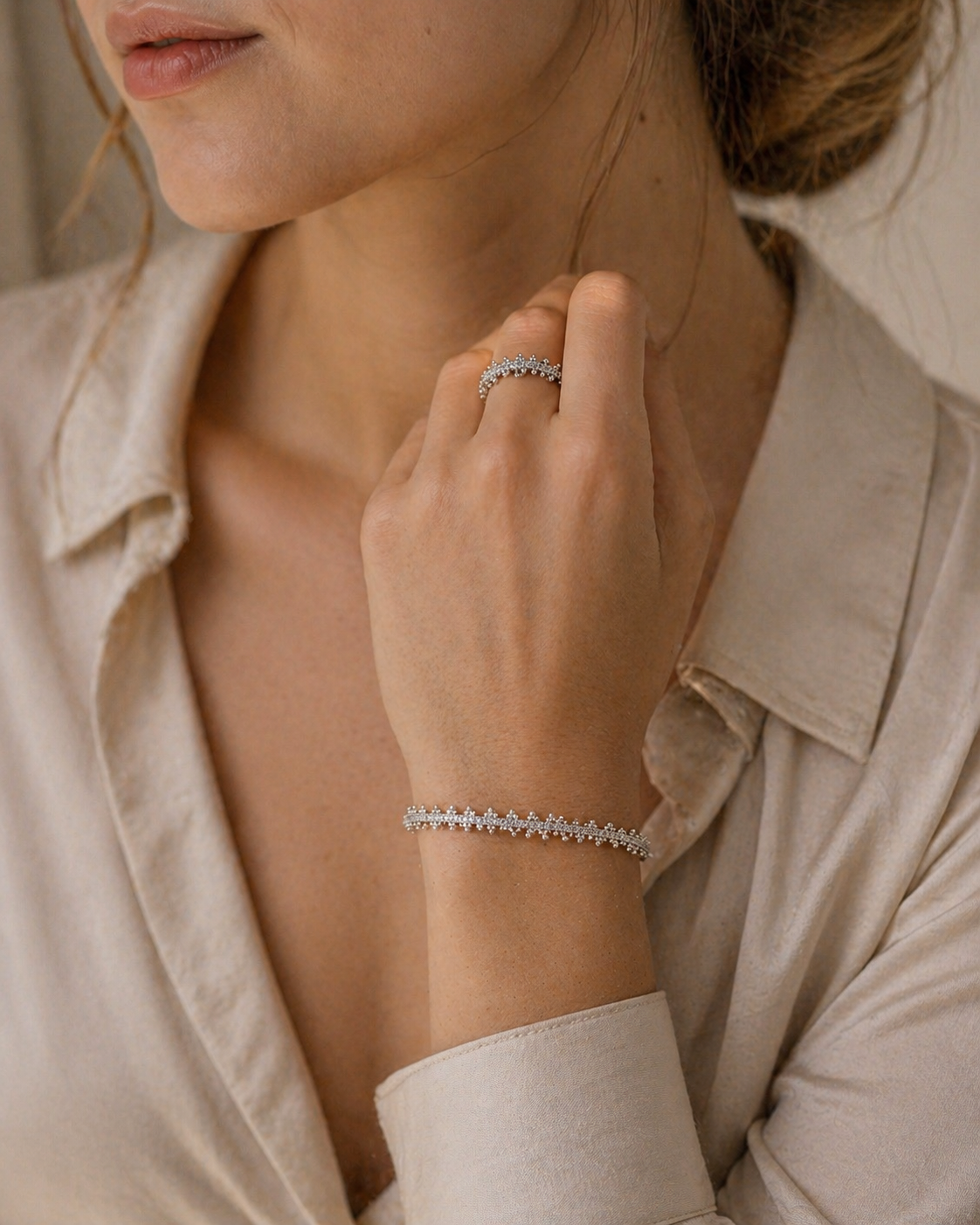 Minimalistisk smykkesett – armbånd og ring med zirkonia